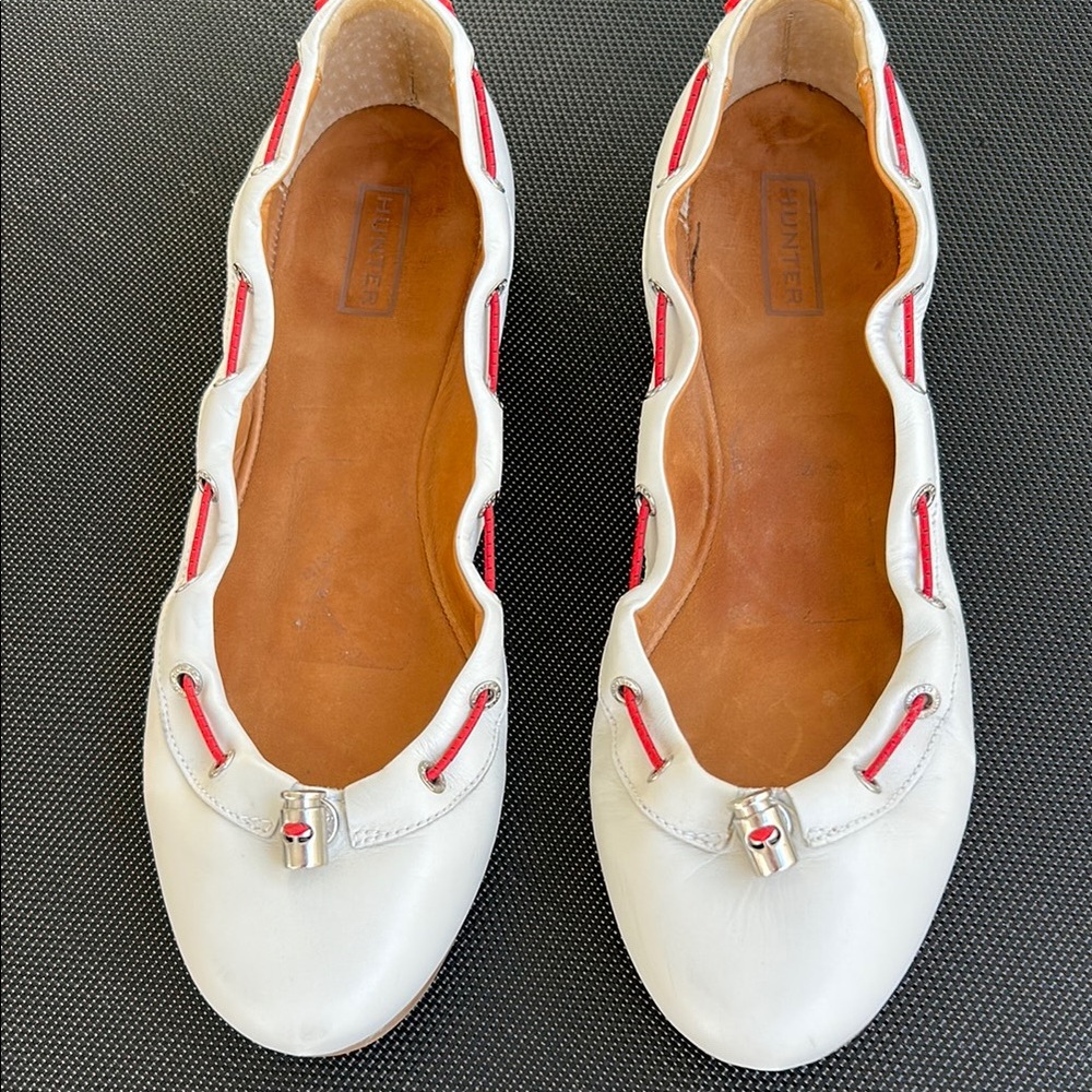 Hunter White and Red Scalloped Flats